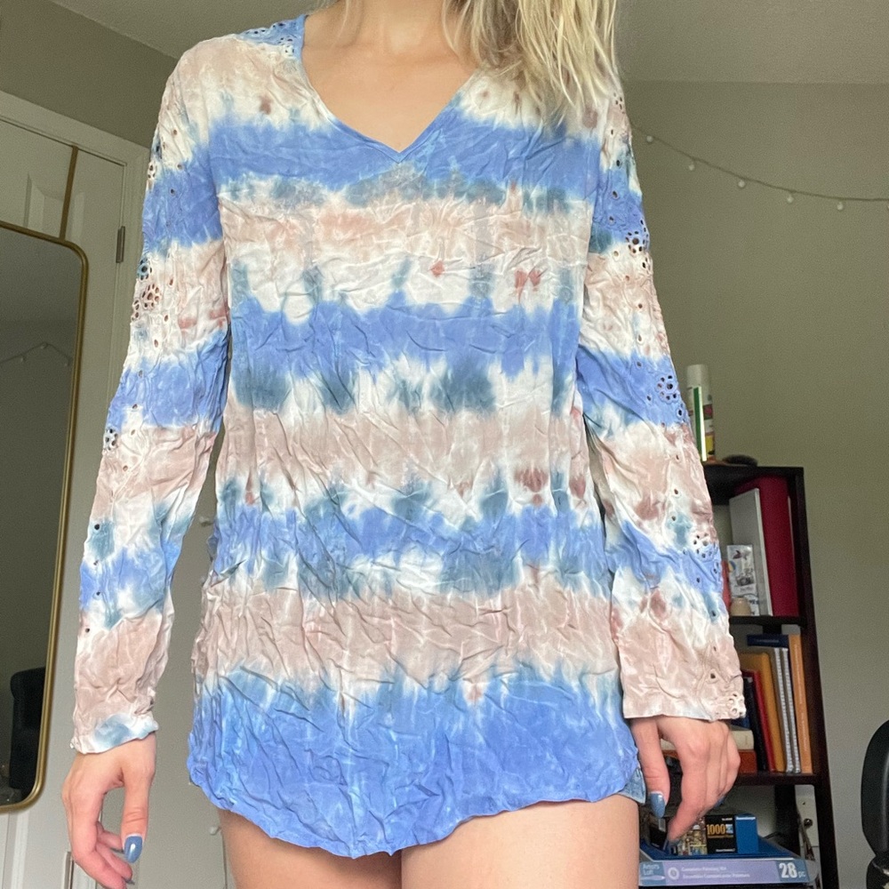 Blue tie-dye top